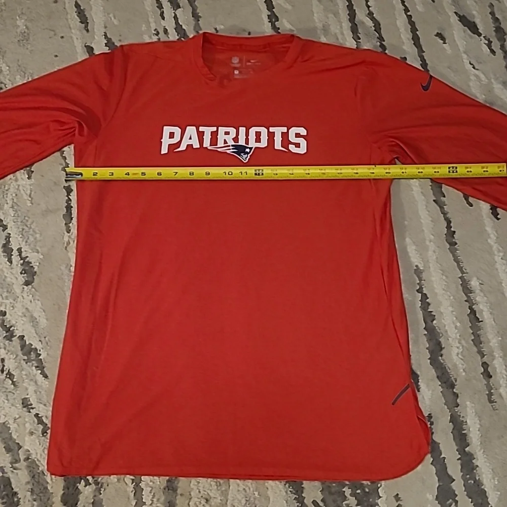 Nike NFL New England Patriots Sideline long sleeve, size med. UNISEX